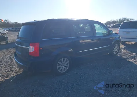 2015 Chrysler Town & Country Touring z USA, uszkodzony, nr VIN 2C4RC1BG5FR596512